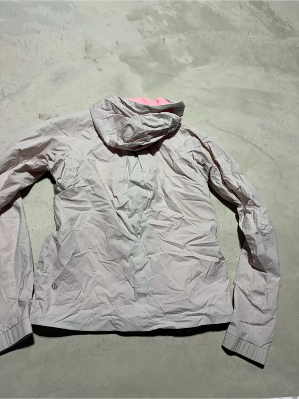 Lululemon run rise & shine Light Pink Hooded Windbreaker Jacket 4 - Image 10