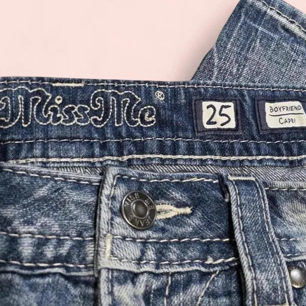 Women's‎ Y2K Miss Me Boyfriend Capri's 25 - Image 3