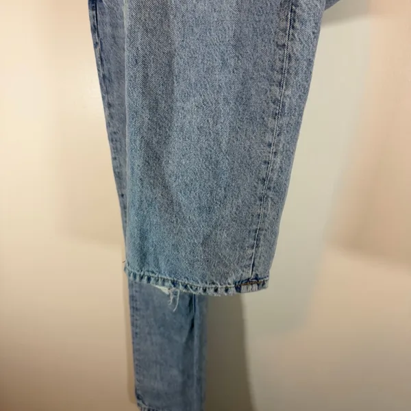 Aeropostale Low Rise Skater Jeans Womens 00R Destroyed Distressed Leg Light Wash - Image 6