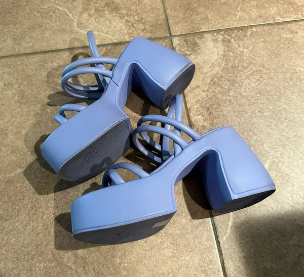 Charles & Keith Block Periwinkle Sandals - Image 3