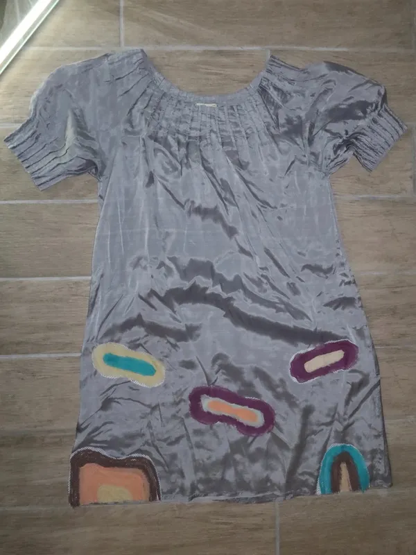 Gray satin short sleeve dress - Image 2