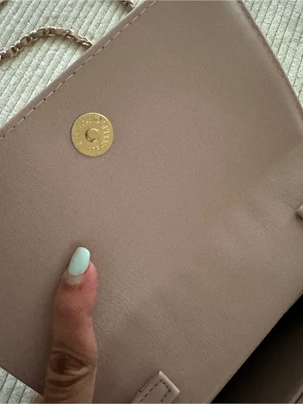 Bebe Vintage Blush Quilted Crossbody Bag with Gold Chain - Image 6