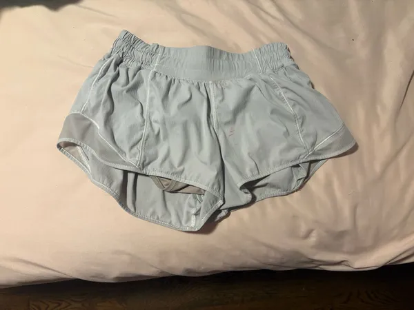 Lululemon Shorts Hotty Hot White - Image 3