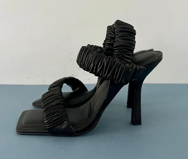 Gianni Bini Vanya Scrunched Square Toe Black Leather Heels - Image 5
