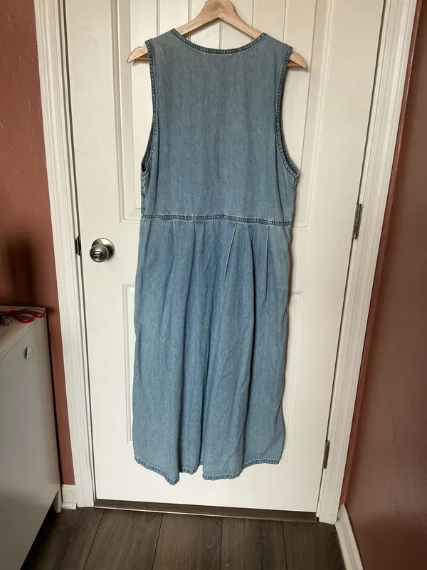 Vintage Jane Ashley Denim Button-Front Midi Dress with Floral Embroidery Medium - Image 3