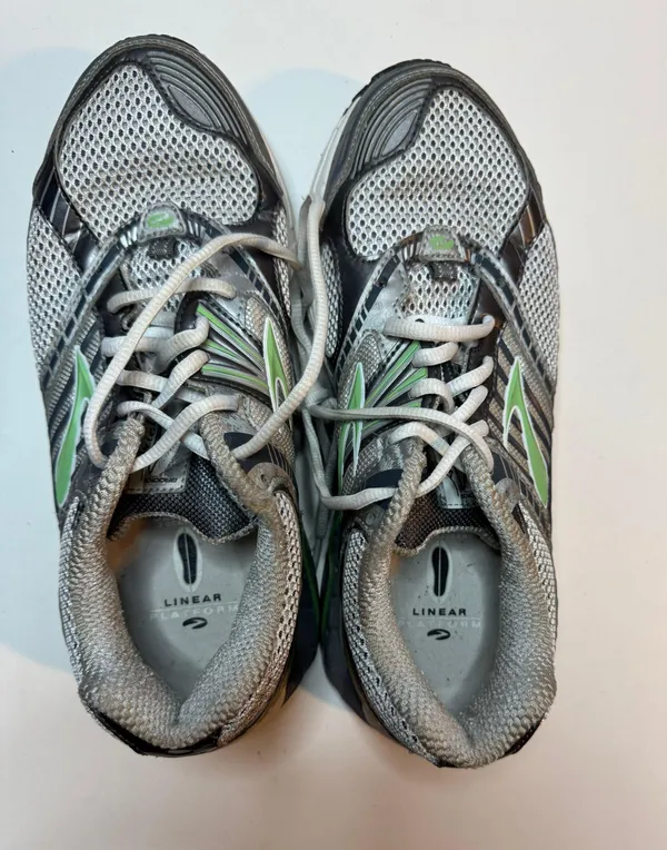 Womens Ariel MOGO Size 10 Running Shoes - Image 3