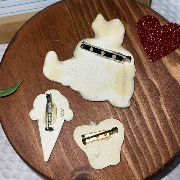 Vtg. 80s/90s Lot of 3 Pins Brooches Glossy Ice cream Girl Teddy Bear And Apple - Image 3