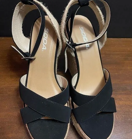 Soda Black espadrille size 8 Pre owned - Image 2