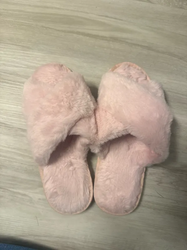 Light pink fuzzy slippers Size 6 - Image 2