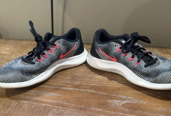 Black and Pink Nike Shoes - Image 2