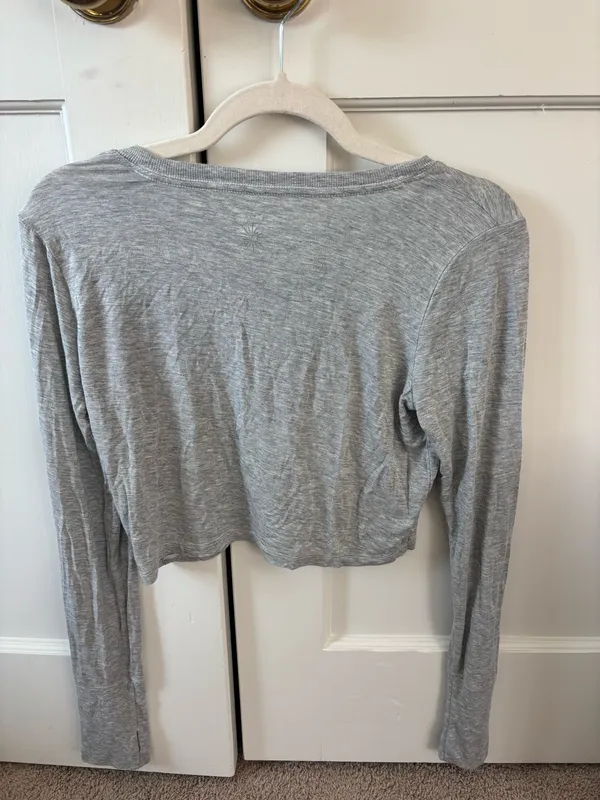 Aerie long sleeve top with thumb holes - Image 3
