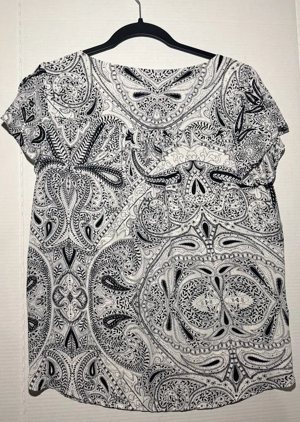 LOFT Paisley Blouse Size M Black White Short Sleeve Pullover Top - Image 4