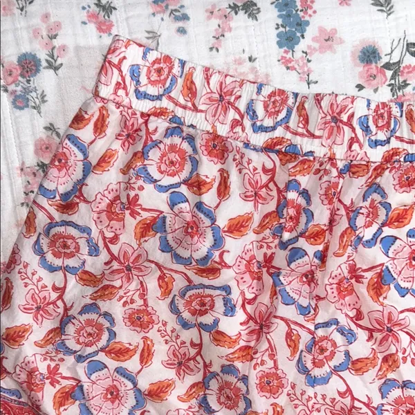 Vineyard Vines Size XS Floral Print Shorts - Image 8