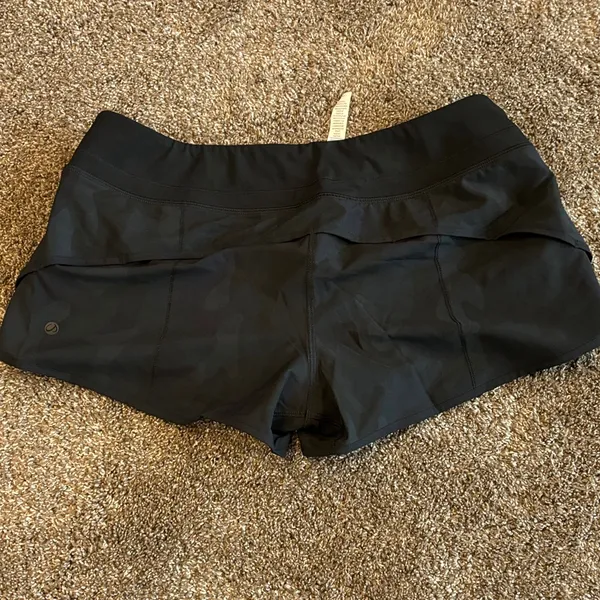CRZ YOGA Women's Black Camouflage Athletic Shorts - Image 4