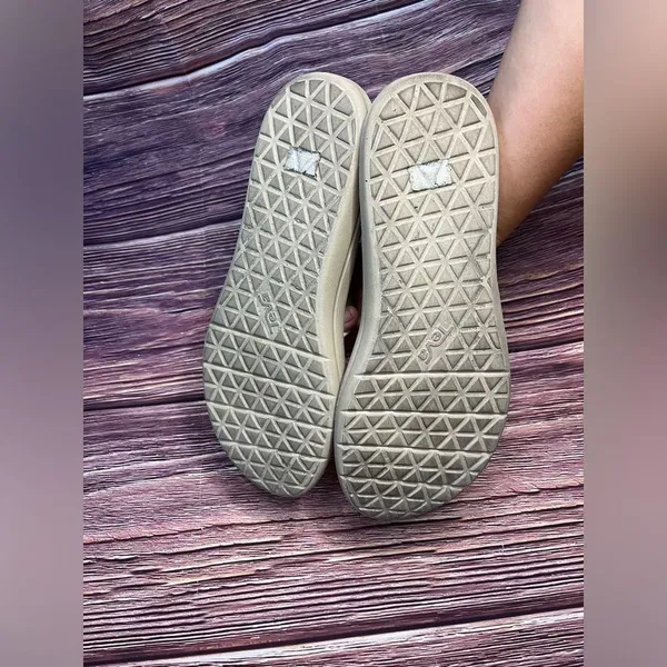 Teva Beige Sandal. Size 11. - Image 5