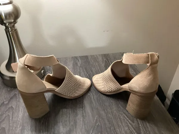Marc Fisher Vixen Cutout Suede Block Heel Sandals Size 7M Tan - Image 5