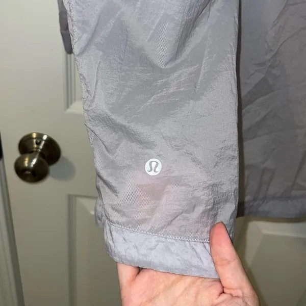 Lululemon Lightweight Full Zip Jacket Windbreaker In The Clear Size 6 Purple - Image 10