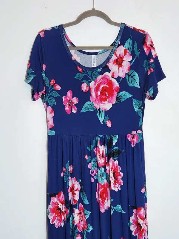 Viishow Blue and Pink Short Sleeve Floral Maxi Dress Size Large - Image 2