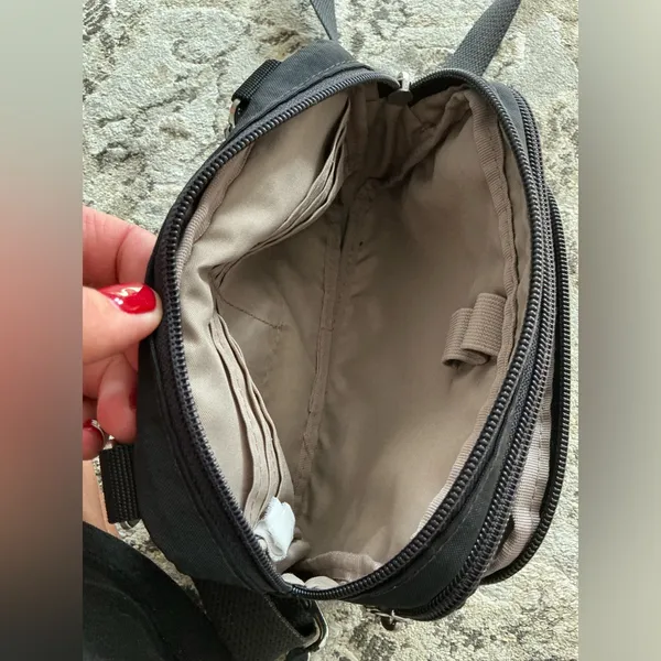 Baggallini Practical Bagallini crossbody 🖤🖤🖤 - Image 3