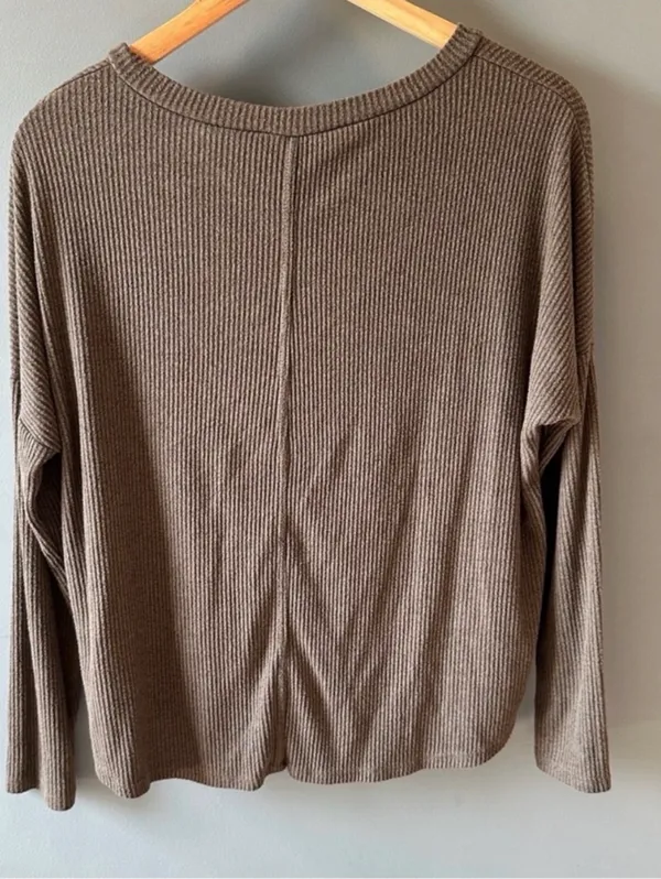 Lulus green ribbed long sleeve v-neck loose fit top - Image 6