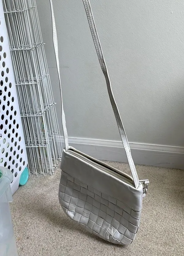 Cute white purse - Image 2