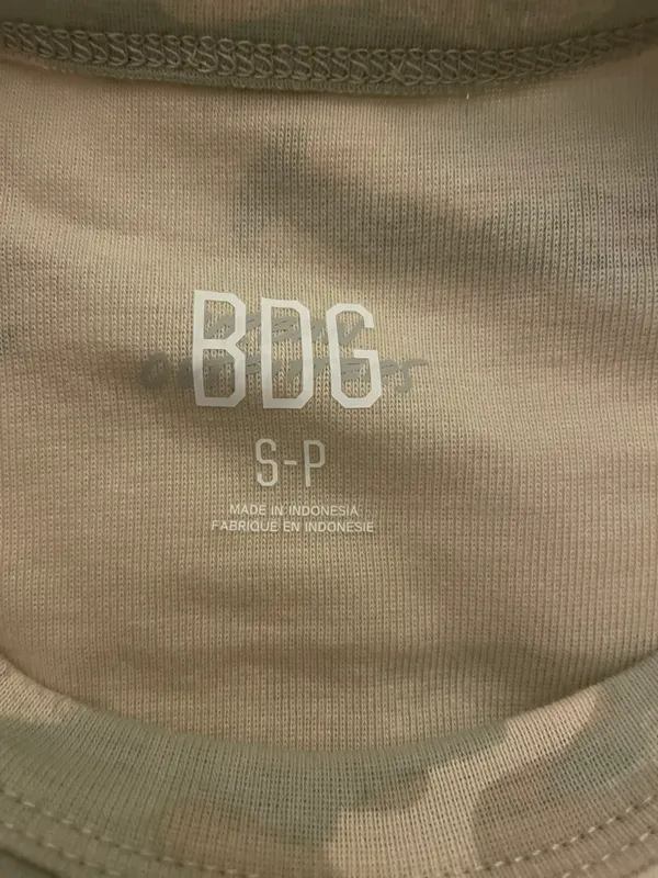 Urban Outfitters Camo Tee - Image 4