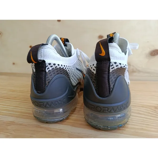 Nike Air VaporMax 2021 FK GS White Kumquat Orange DB1550-104 Size 6Y / Women 7.5 - Image 6