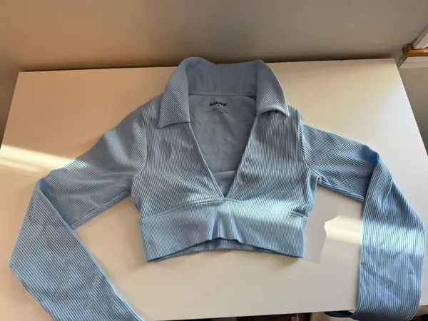 Blue ribbed long sleeve crop top- NWT - Image 2