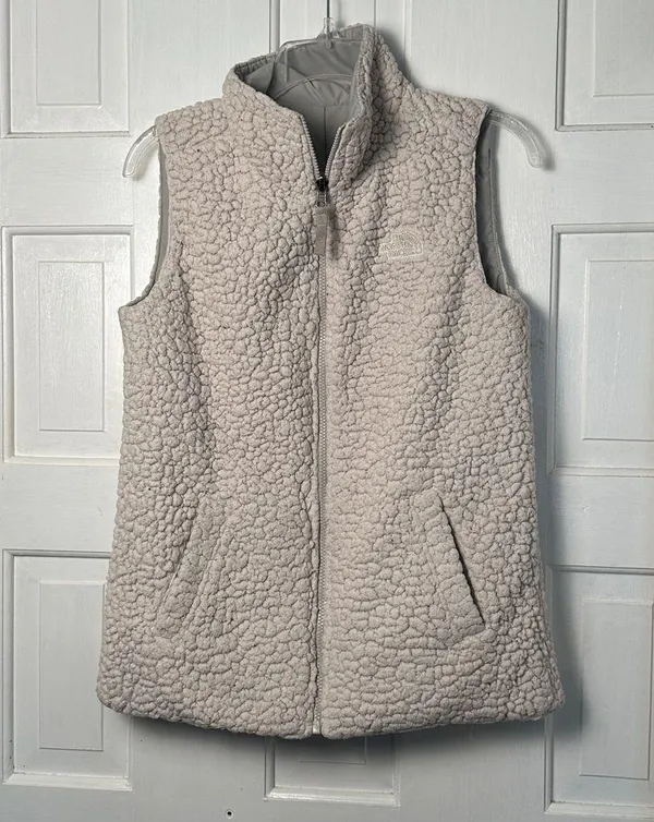 The North Face reversible women’s sherpa vest cream - Image 7