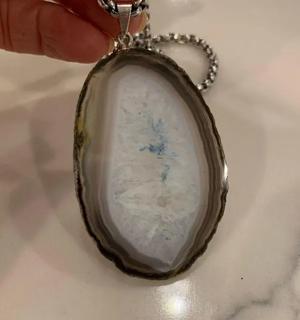 Long necklace with sliced stone pendant - Image 2
