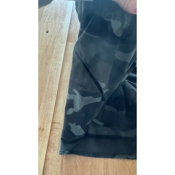 Athleta‎ Womens Camo Mesh Trim Running Shorts Size S Black Gray Green Activewear - Image 3