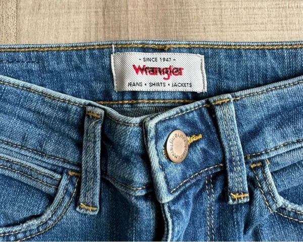 NWOT Wrangler High Rise Vintage Taper Mom Jeans Sz 8 Distressed Medium Wash - Image 10