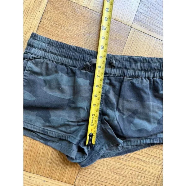 Aritzia TNA Army Green Camo Cotton Shorts w/ Elastic Waistband, Size S, GUC - Image 8