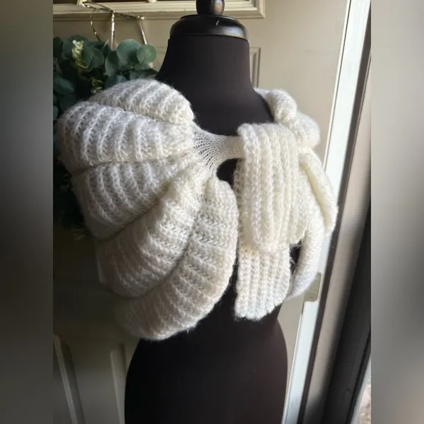 Vintage handmade knit cream sweater tie shoulder shawl, one size - Image 5