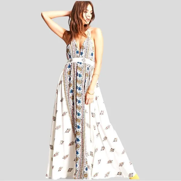 Selfie Leslie floral halter maxi dress! - Image 2