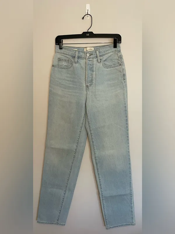 Target - Universal Thread 90s High Rise Straight Jeans, Light Wash, Size 2, NWOT - Image 4