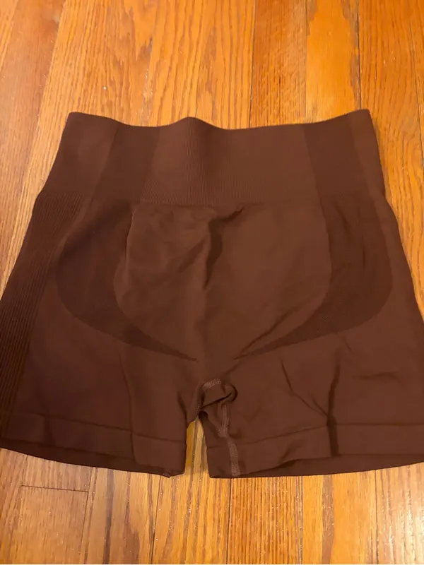 Amazon High-Waist Brown Seamless Women’s Shorts - Image 2