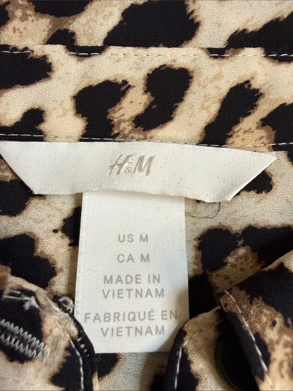 H&M Ladies Long Sleeve Leopard Print Lightweight Blouse. Size Medium - Image 2