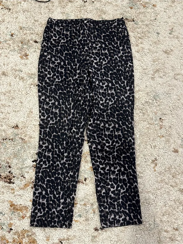 Isaac Mizrahi Leopard-Print Wide Leg Pants in Black & Gray - Image 7