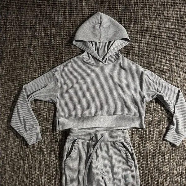 Alo Yoga Muse Set Grey Size XS - Image 4