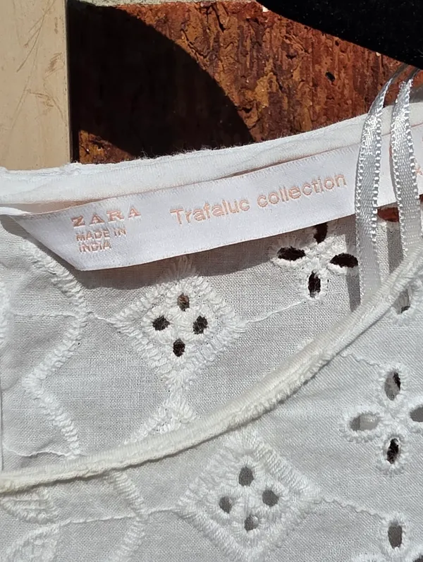 Zara White Eyelet Cotton Peasant Blouse Long Sleeved Small - Image 3