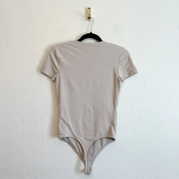Abercrombie | Seamless Cotton-Blend Short Sleeve Thong Bodysuit in Tan - Image 4