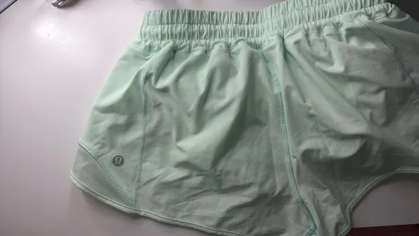 Lululemon Shorts Hotty 2.5" - Image 2