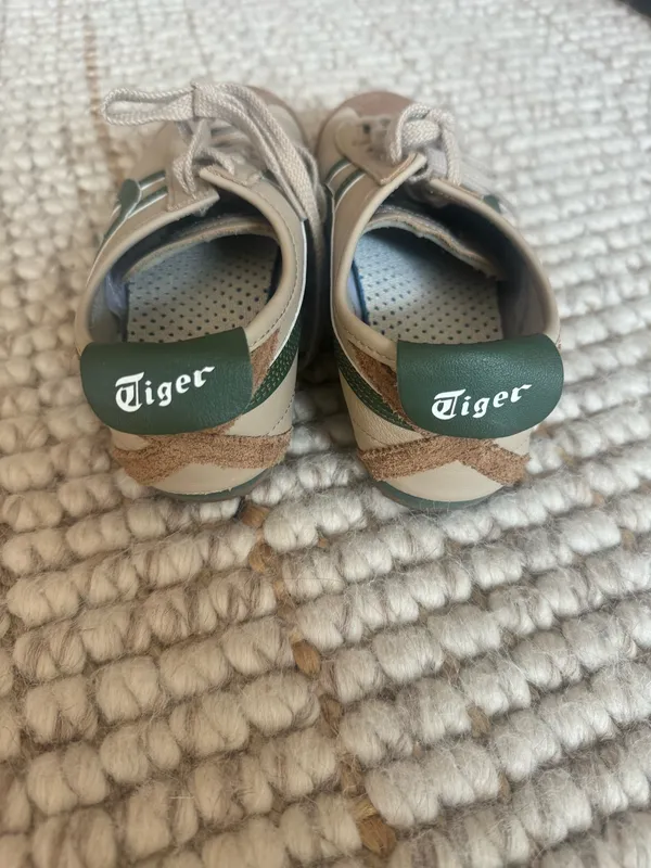 ASICS Onitsuka Tiger Sneakers Size 7 - Image 3