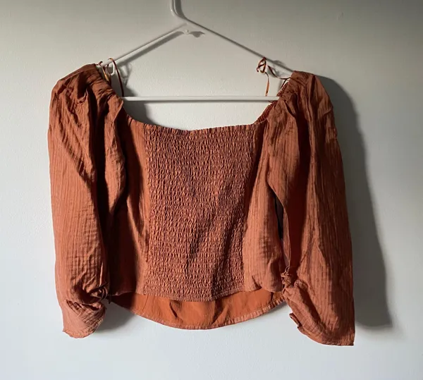 ASTR the Label brown/copper  blouse NWT - Image 3