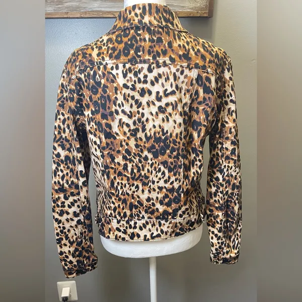 LuLaRoe Women's Leopard Print Kenny Denim Jacket Size Medium‎ - Image 2