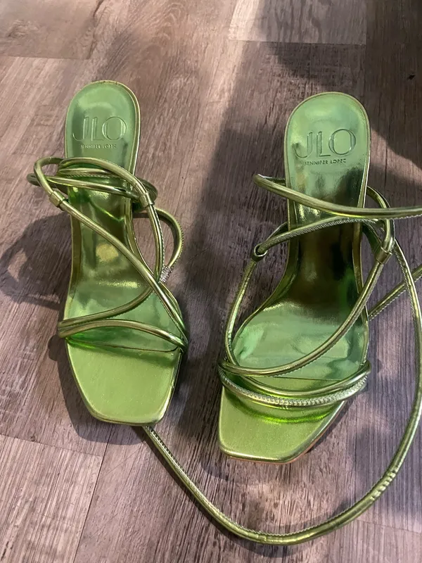 Green laced heels Size 8 - Image 3