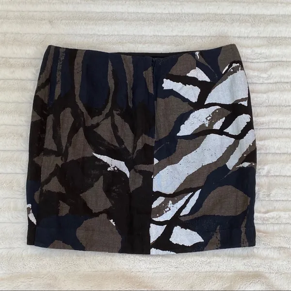 Vince Abstract Mini Skirt Size 10 or‎ Large - Image 2