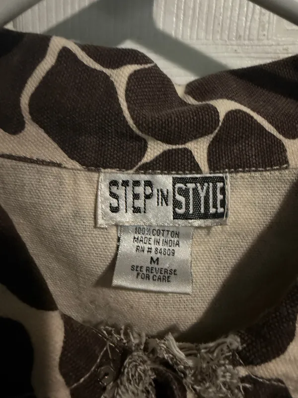 Step n Style Women’s Brown & Cream Giraffe-Print Jeweled Jean Jacket. Size M - Image 6