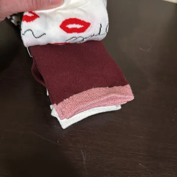NWT Kate Spade kiss print socks - Image 3
